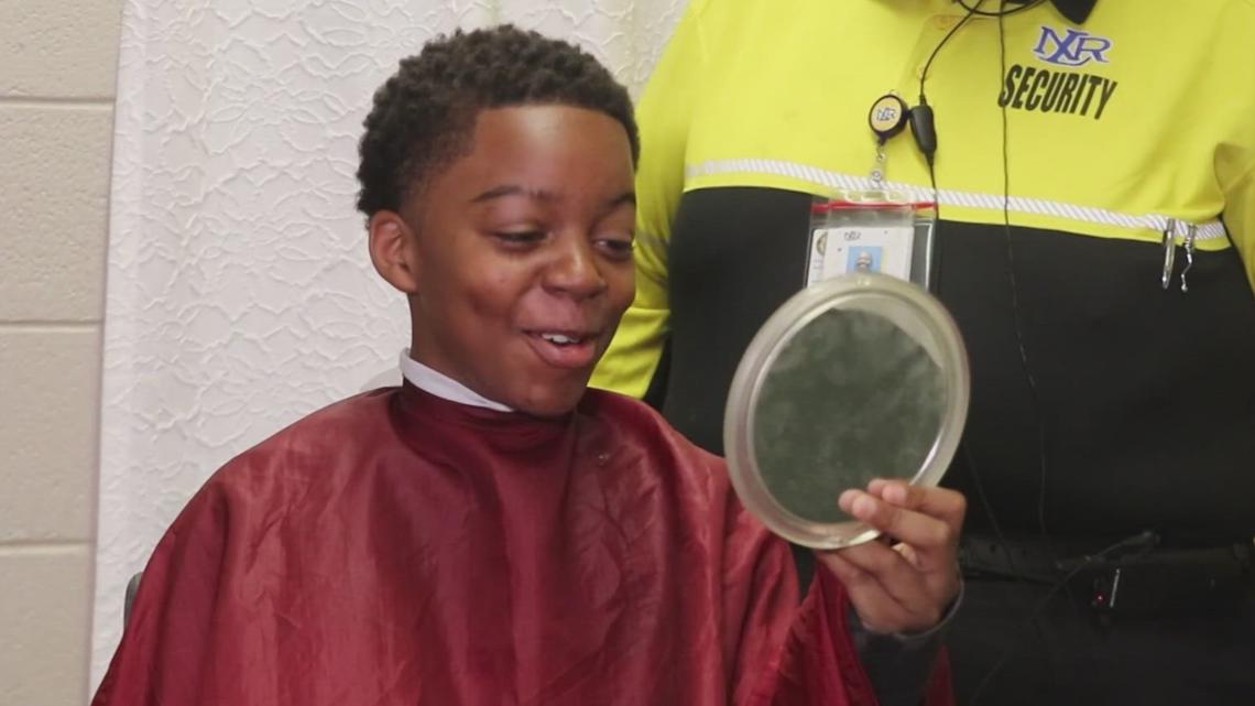 Arkansas safety officer mentors students while cutting hair [Video]