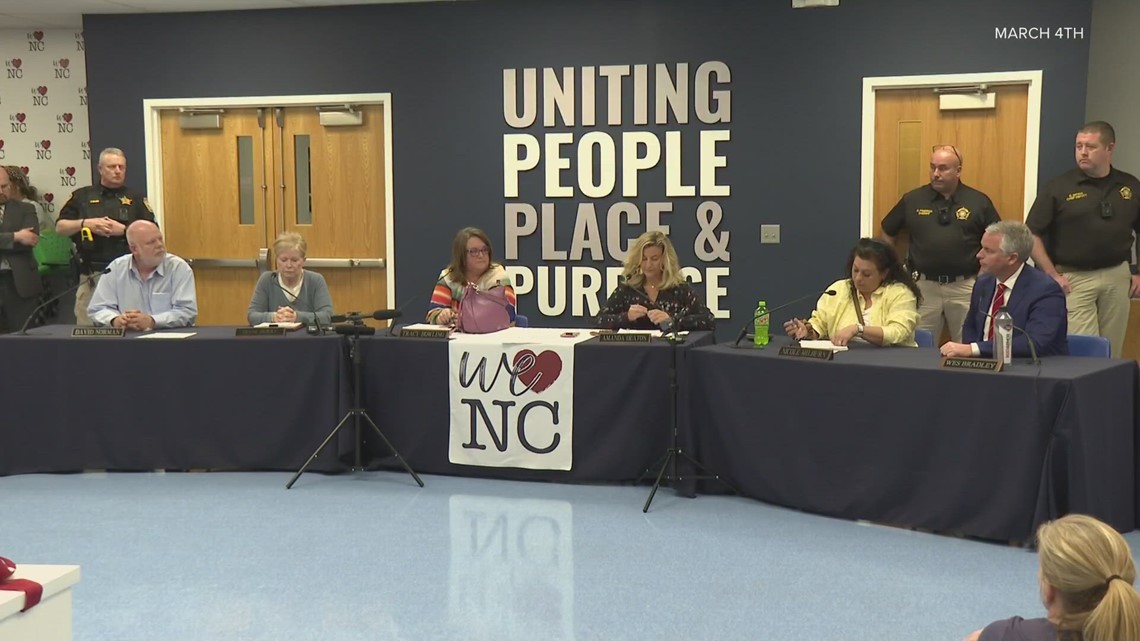 KDE reinstates Nelson County superintendent, plans to conduct investigation into school board [Video]