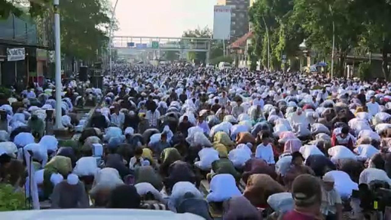 Muslims around the world celebrate Eid, marking [Video]