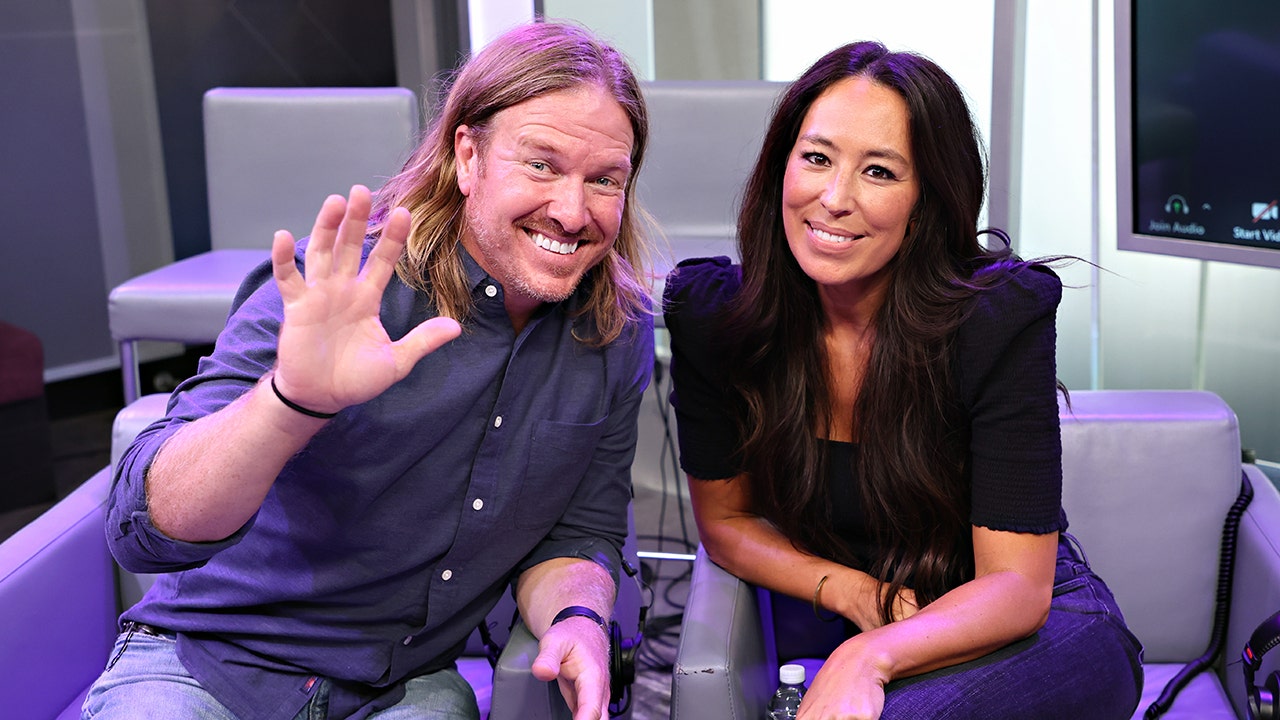 Chip Gaines slammed for ‘tone deaf’ money comments as he battles critics on social media [Video]
