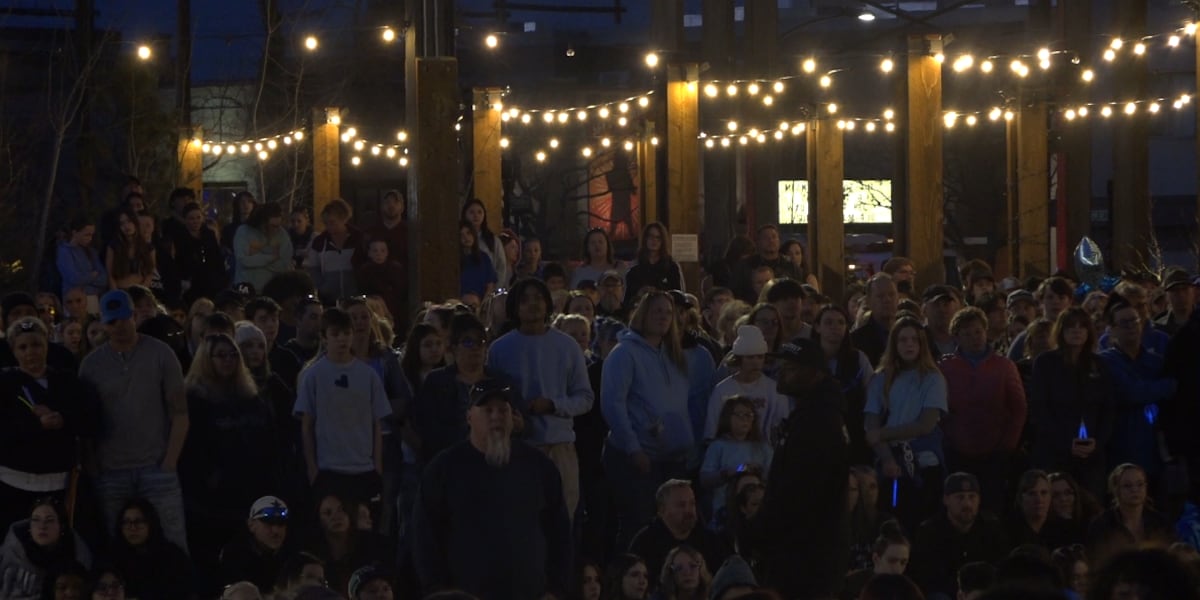 Hundreds gather Thursday night at David Street Station for Bobby Maher Jr. Candlelight Vigil [Video]