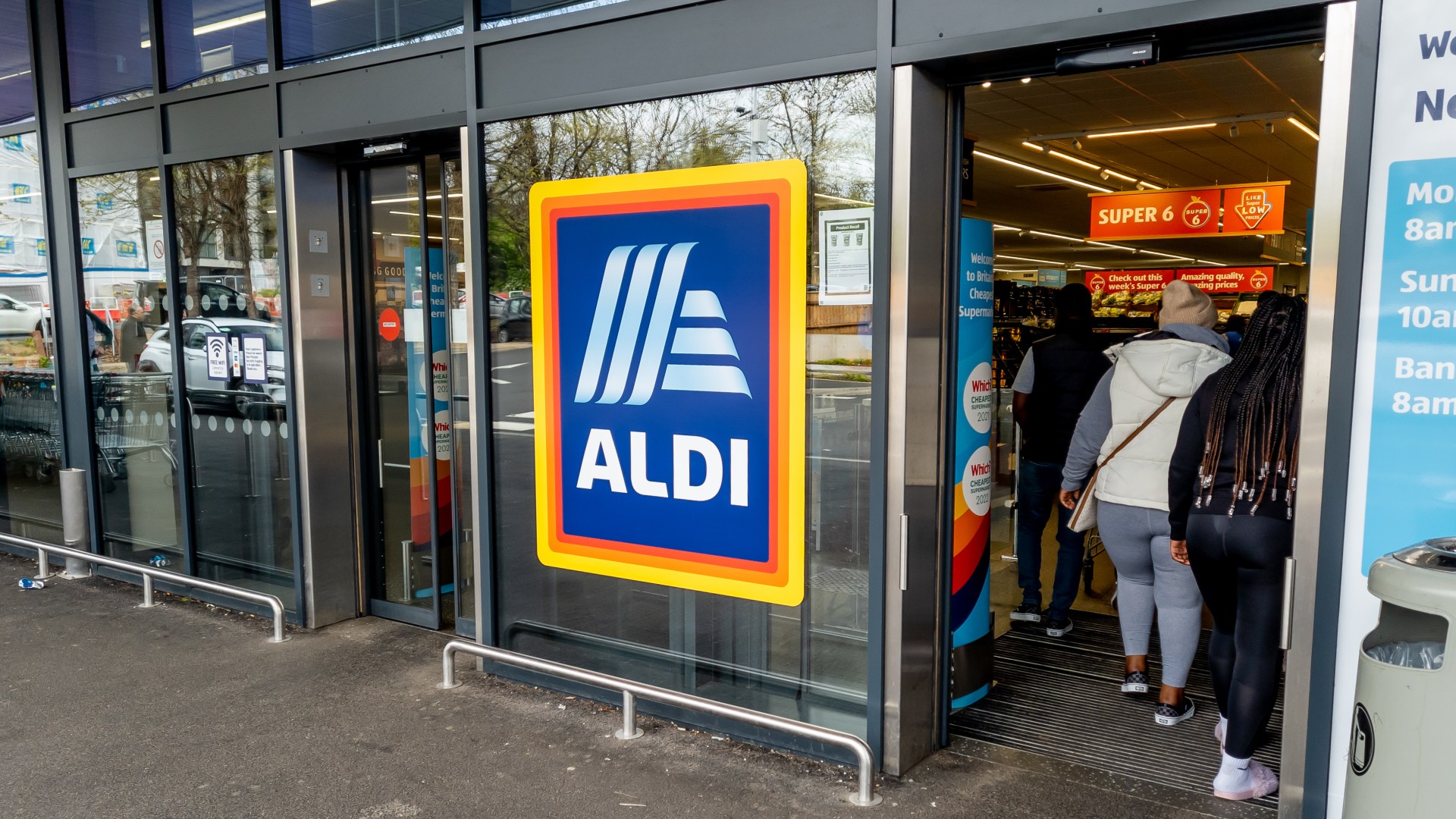 I got the best revenge in Aldi after a woman wouldnt let me go first when I just had milk people say its brilliant [Video]