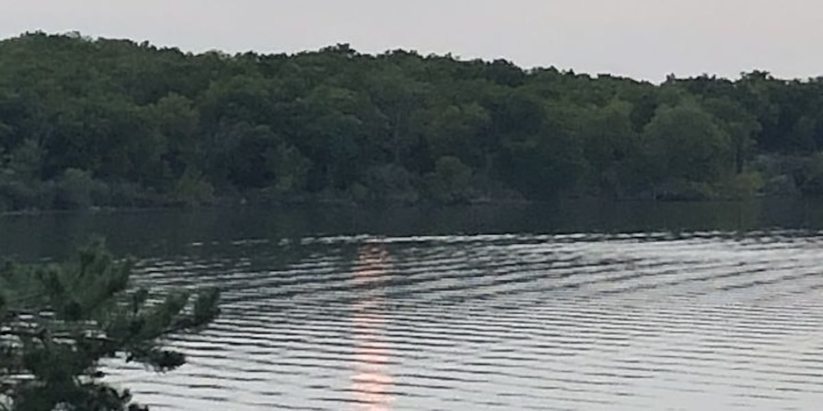 Two adults, five children rescued from sinking boat on Branched Oak Lake [Video]