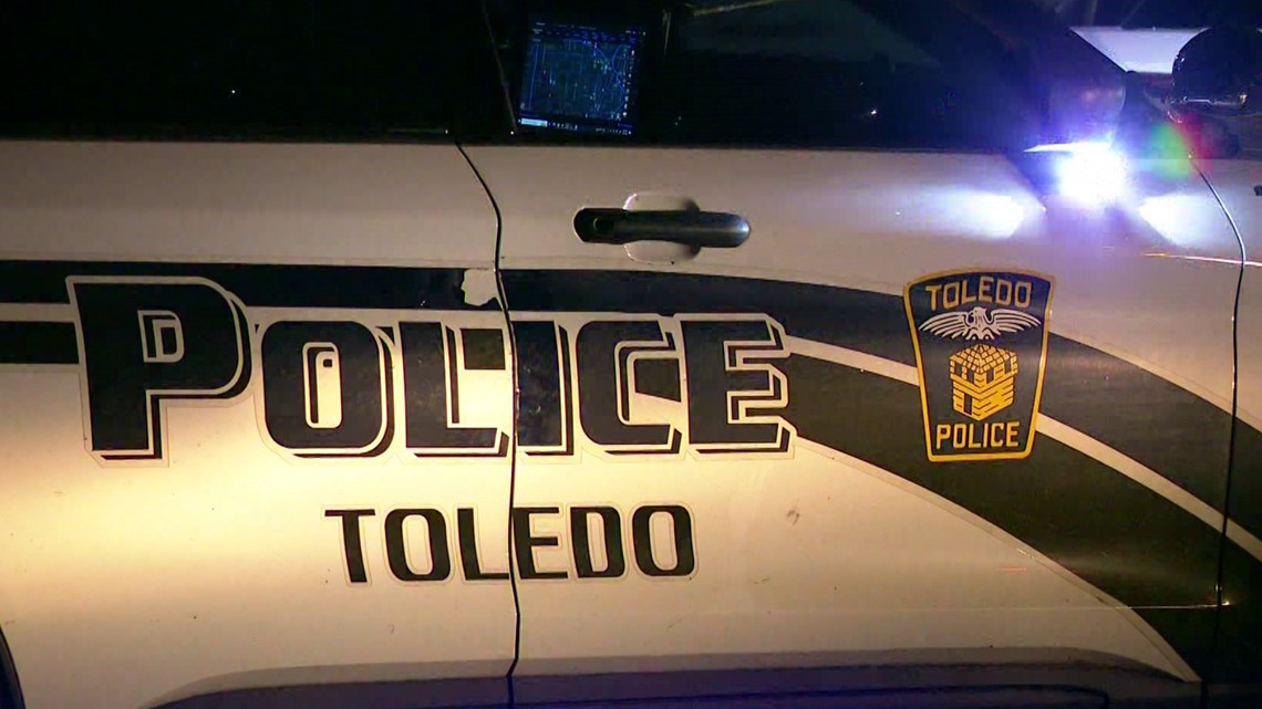 Car crashes into west Toledo building, displacing residents [Video]