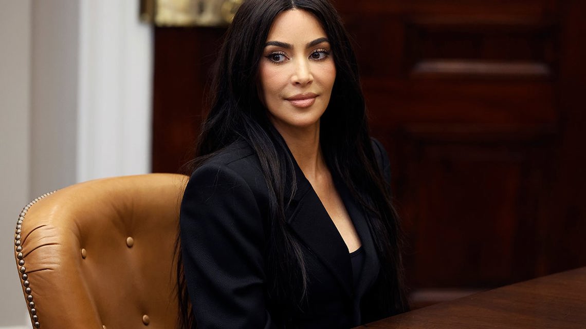 Kim Kardashian Meets With Vice President Kamala Harris at the White House for Criminal Justice Reform [Video]