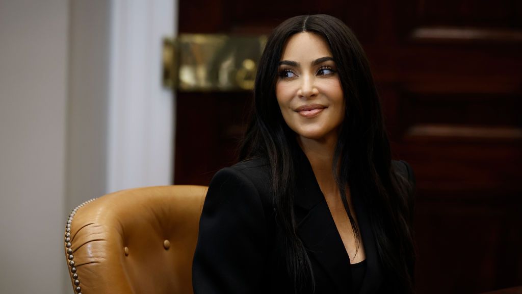 Kim Kardashian Joins VP Kamala Harris at White House for Prison Reform Talk [Video]