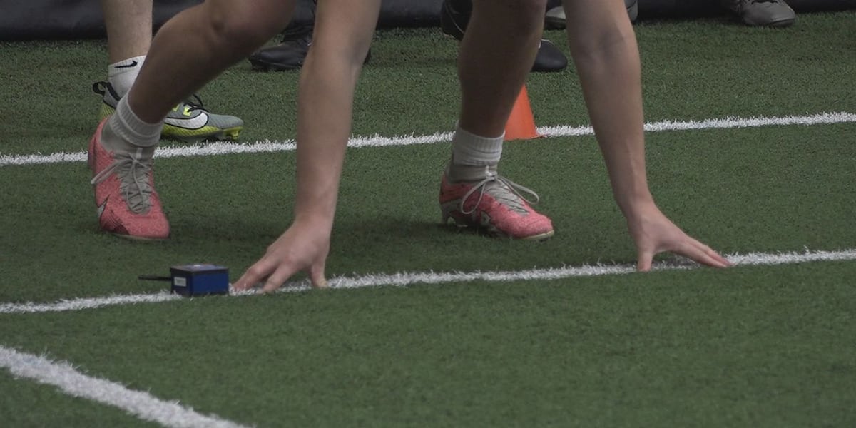 Prep football athletes put in work to reach the next level [Video]