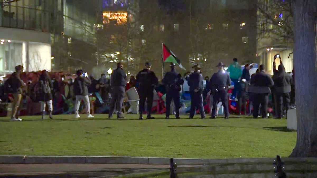 Crowd of protesters at Mass. campus encampment grows, police presence returns [Video]