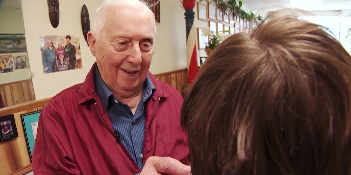 Town’s only barber retiring after 72 years [Video]