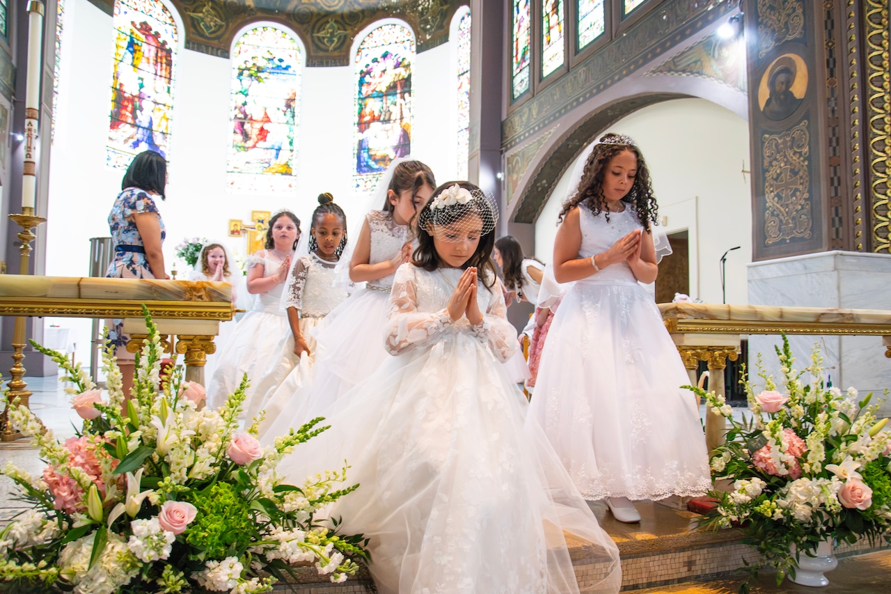Hundreds of photos show students receive First Holy Communion at 2 Staten Island Catholic churches [Video]