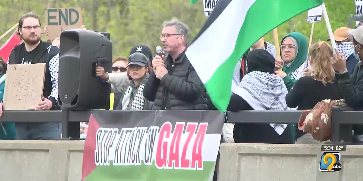 Pro-Palestine activists protest outside of House Speaker Johnson visit to Iowa City [Video]