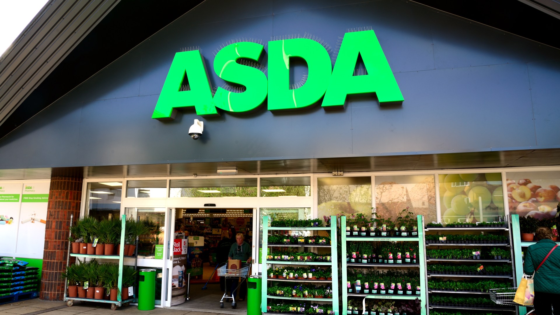Asda Easter Sunday and Easter Monday 2024 opening times: What time are stores open? [Video]
