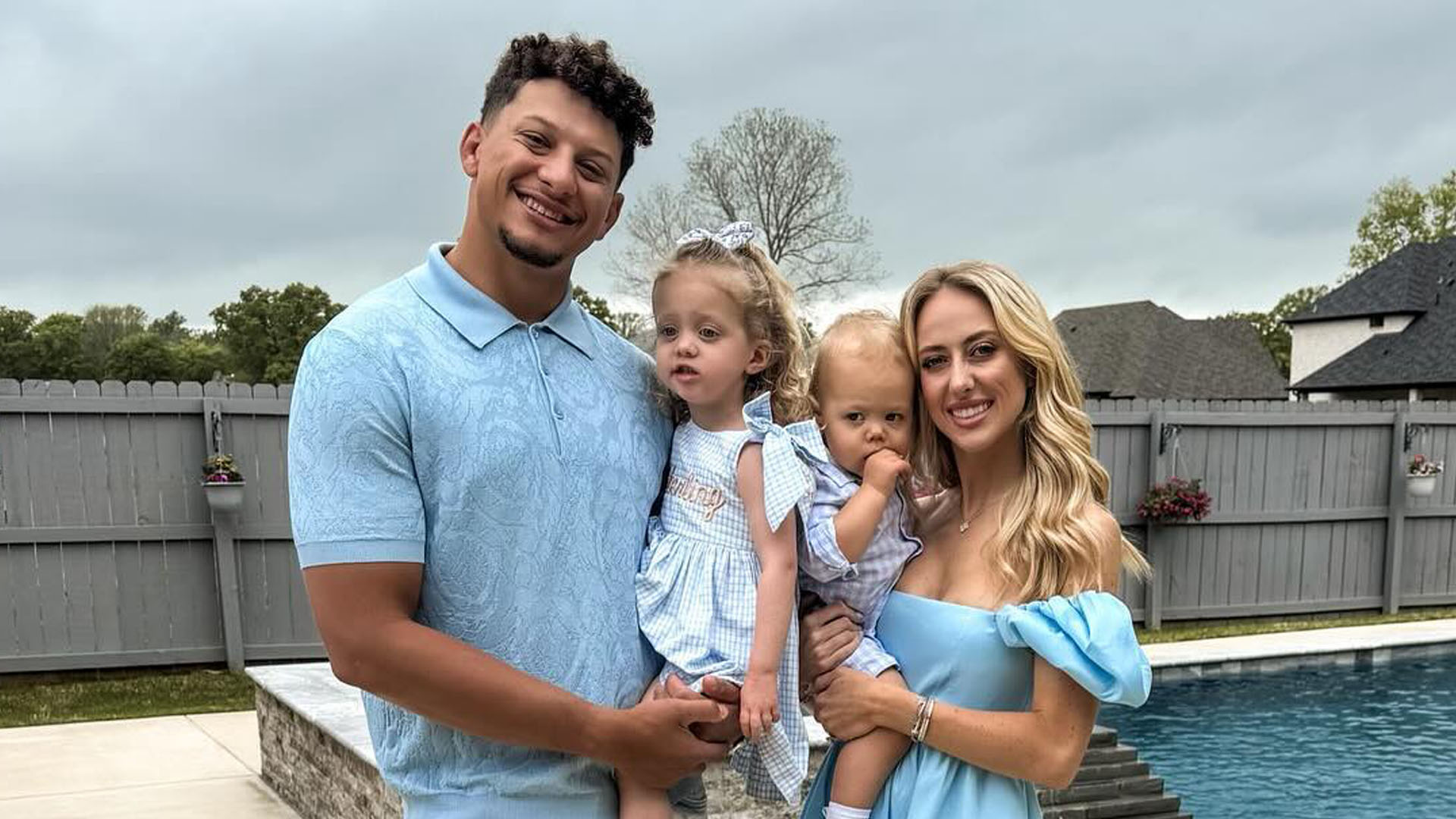 Patrick Mahomes enjoys wholesome golf day with ‘beautiful family’ as fans tell his wife Brittany to ‘frame that pic’ [Video]