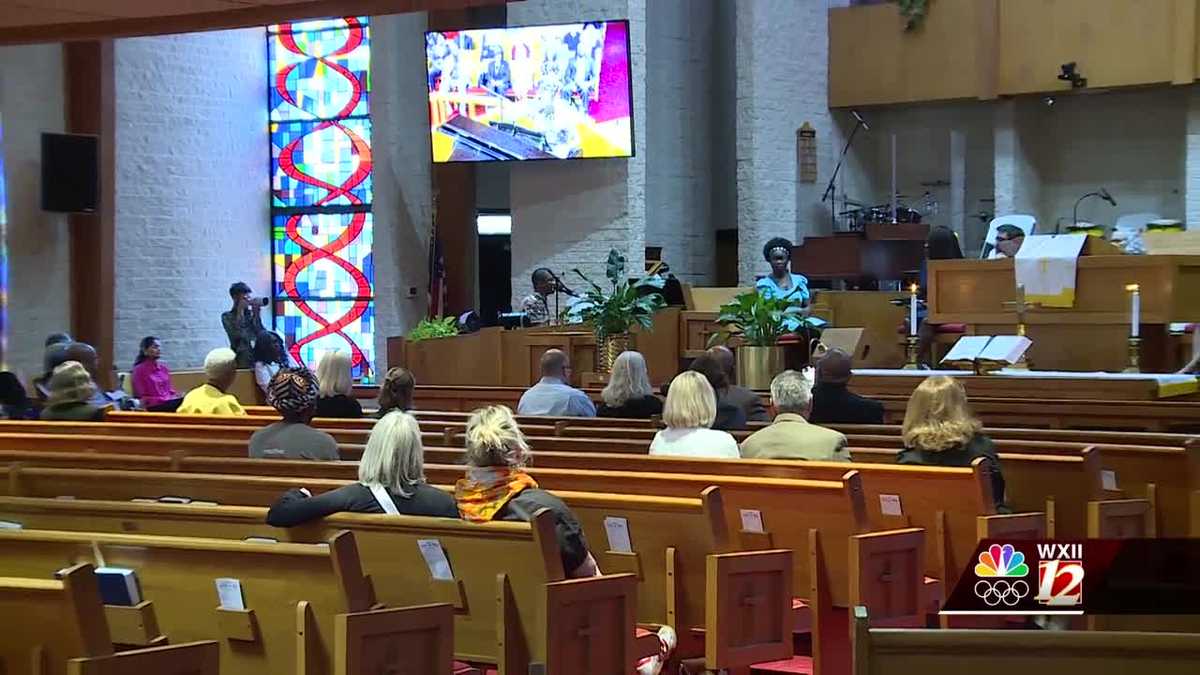 Charlotte community gather for interfaith prayer vigil following deadly shooting [Video]