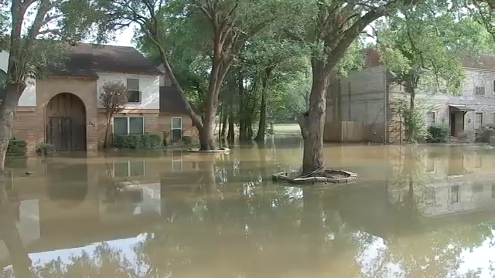 Flooding emergency: Clean up efforts are underway for Montgomery County while flood waters head into Channelview [Video]
