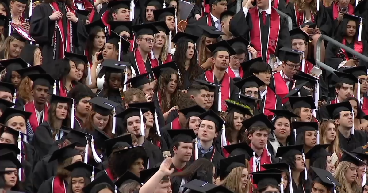 Ohio State students upset graduation death not acknowledged during ceremony [Video]