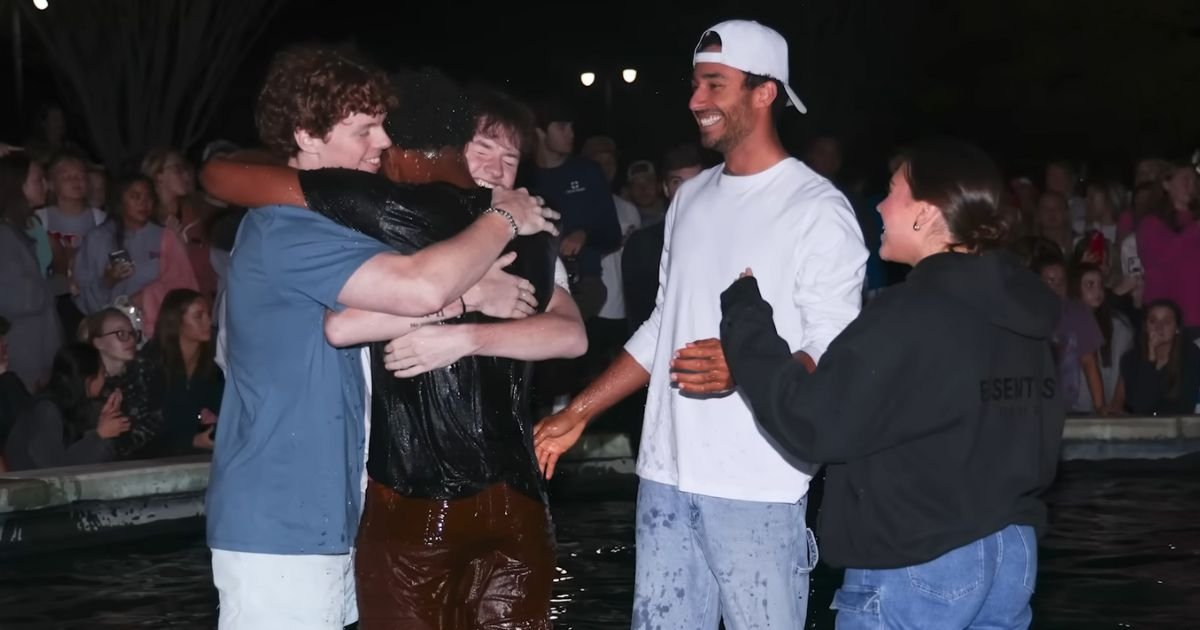 Hundreds of College Students Accept Jesus Christ and Get Baptized at Tennessee [Video]