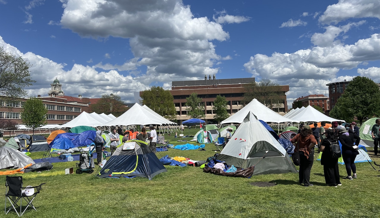 Syracuse University tells students in pro-Palestinian encampment to move but students refuse [Video]