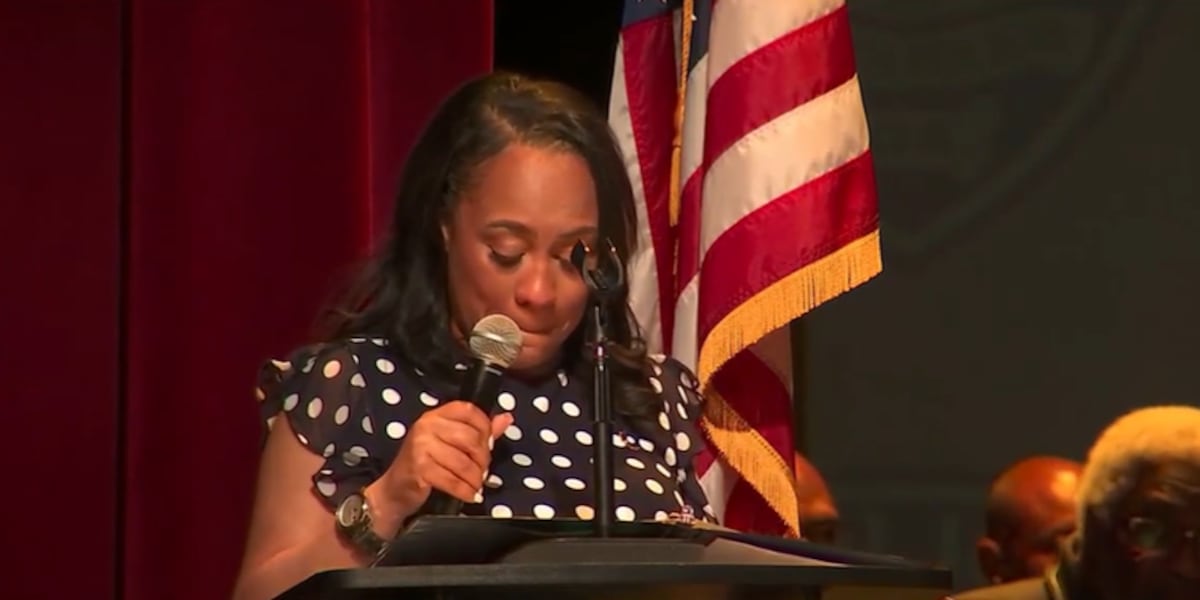 My heroes: DA Fani Willis tearfully thanks South Fulton police after countless threats [Video]