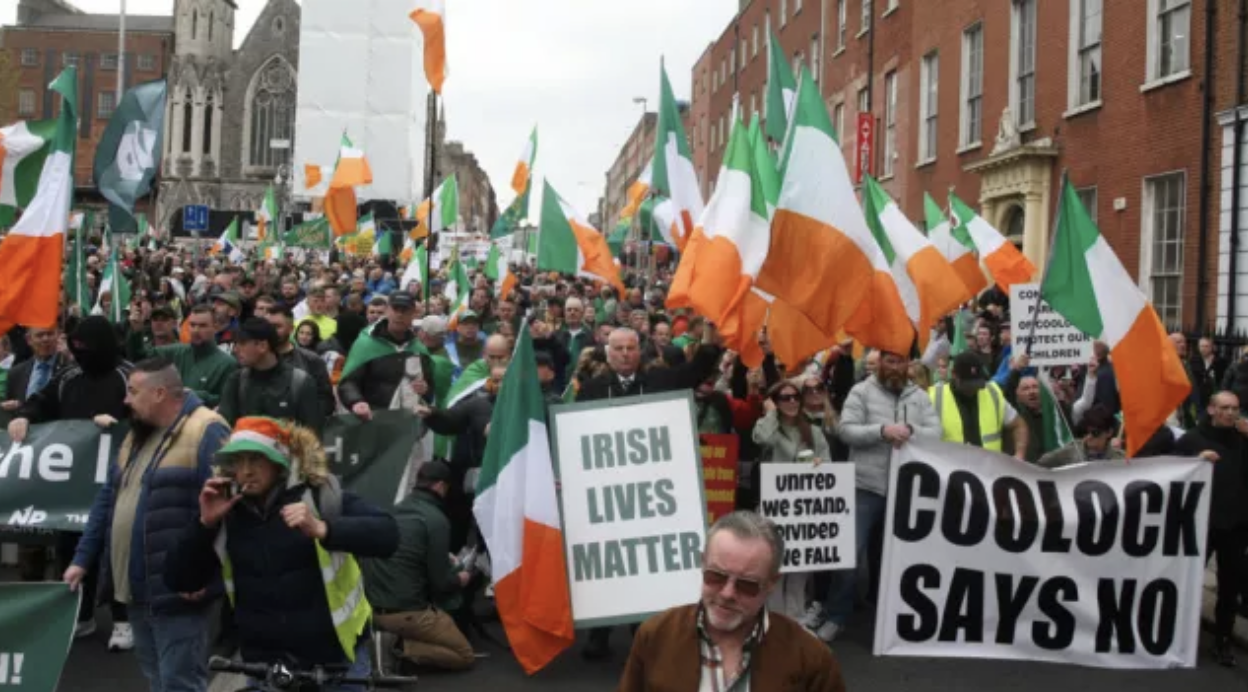30,000 People March in Dublin in Defiance of the Mass Plantation of Unvetted Migrants into Ireland and Europe [Video]
