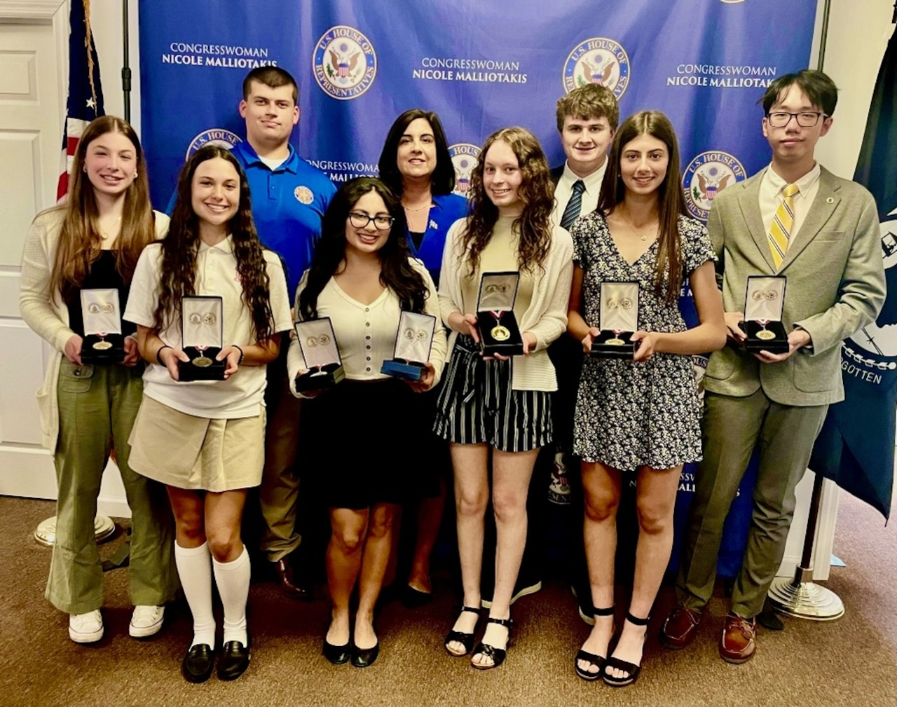 Nine Staten Island students win Congressional Award, highest U.S. honor for youths [Video]