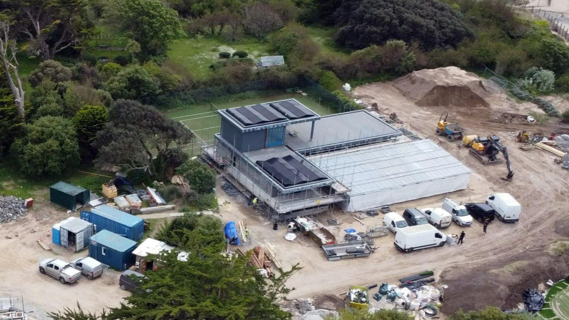 Looks like a giant Tesco,’ neighbours fume over Olympic-sized pool complex being built at luxury beachfront home [Video]