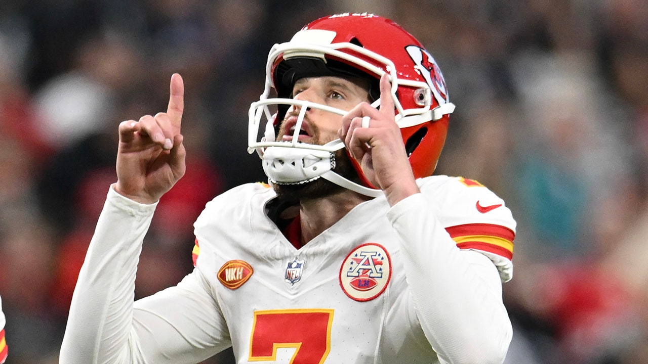 Chiefs’ Harrison Butker jersey ranked among NFL’s bestsellers amid kicker’s faith-based commencement address [Video]