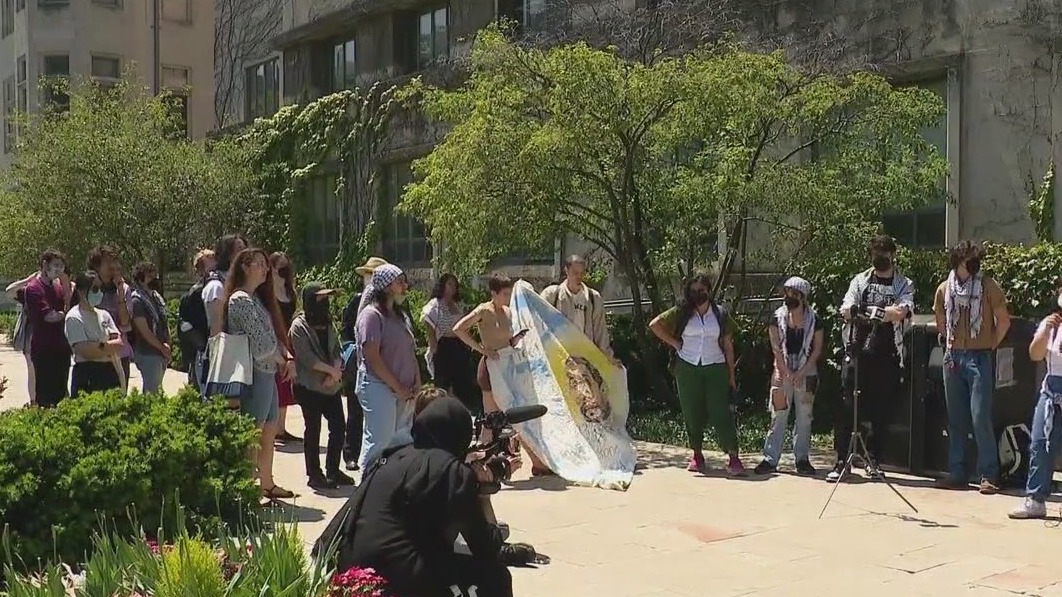 UChicago protesters show support for Palestine amid Alumni Weekend [Video]