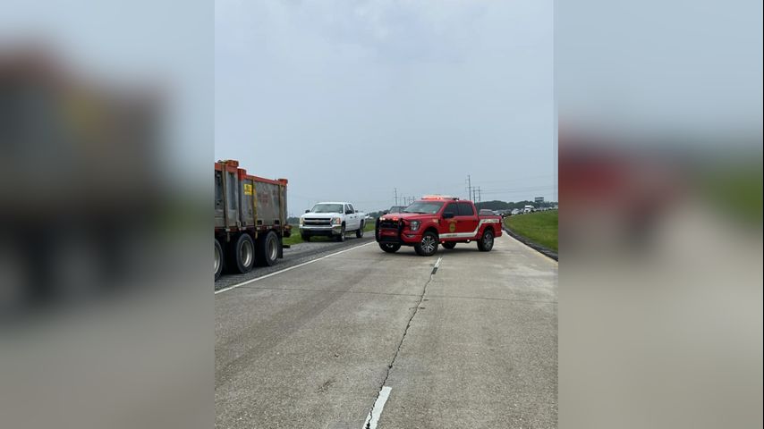 Highway 90 eastbound between Baldwin, Franklin shut down due to fuel leak [Video]