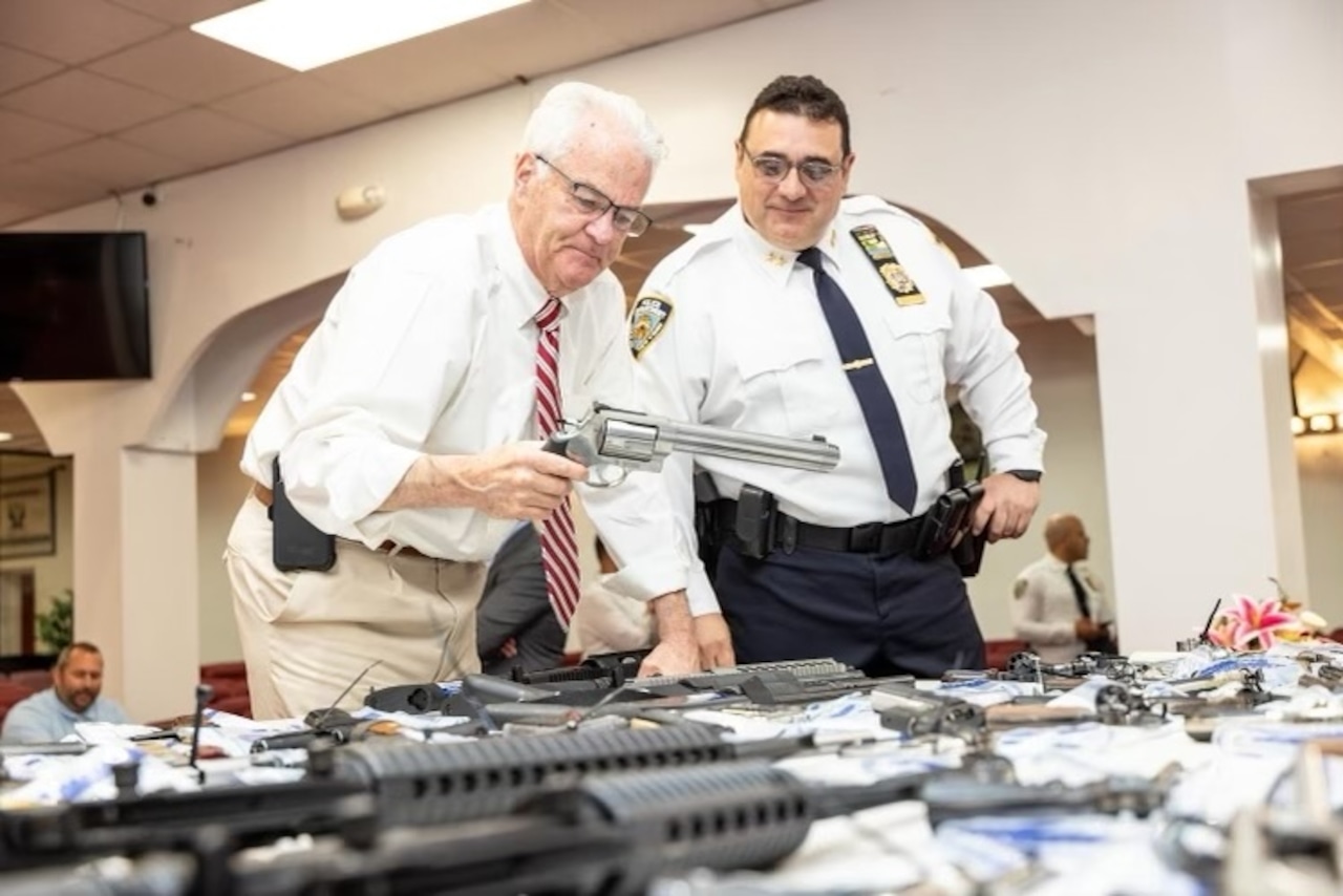 Scores of guns off the streets, thanks to NYPD, DA Staten Island gun buyback event [Video]