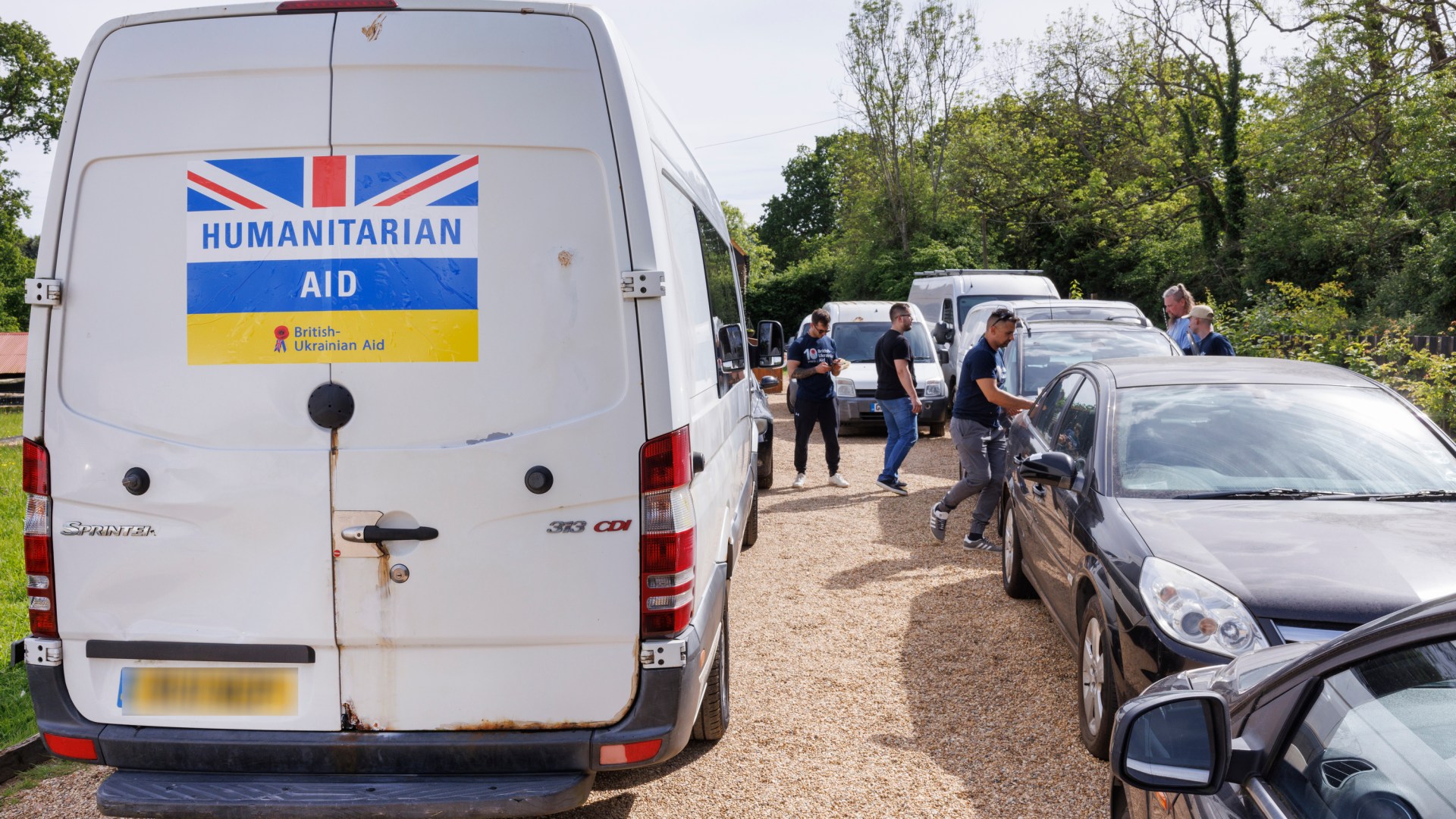 Huge boost to Ukraine as convoy of 20 vehicles scrapped under London’s Ulez scheme arrive to bolster war effort [Video]