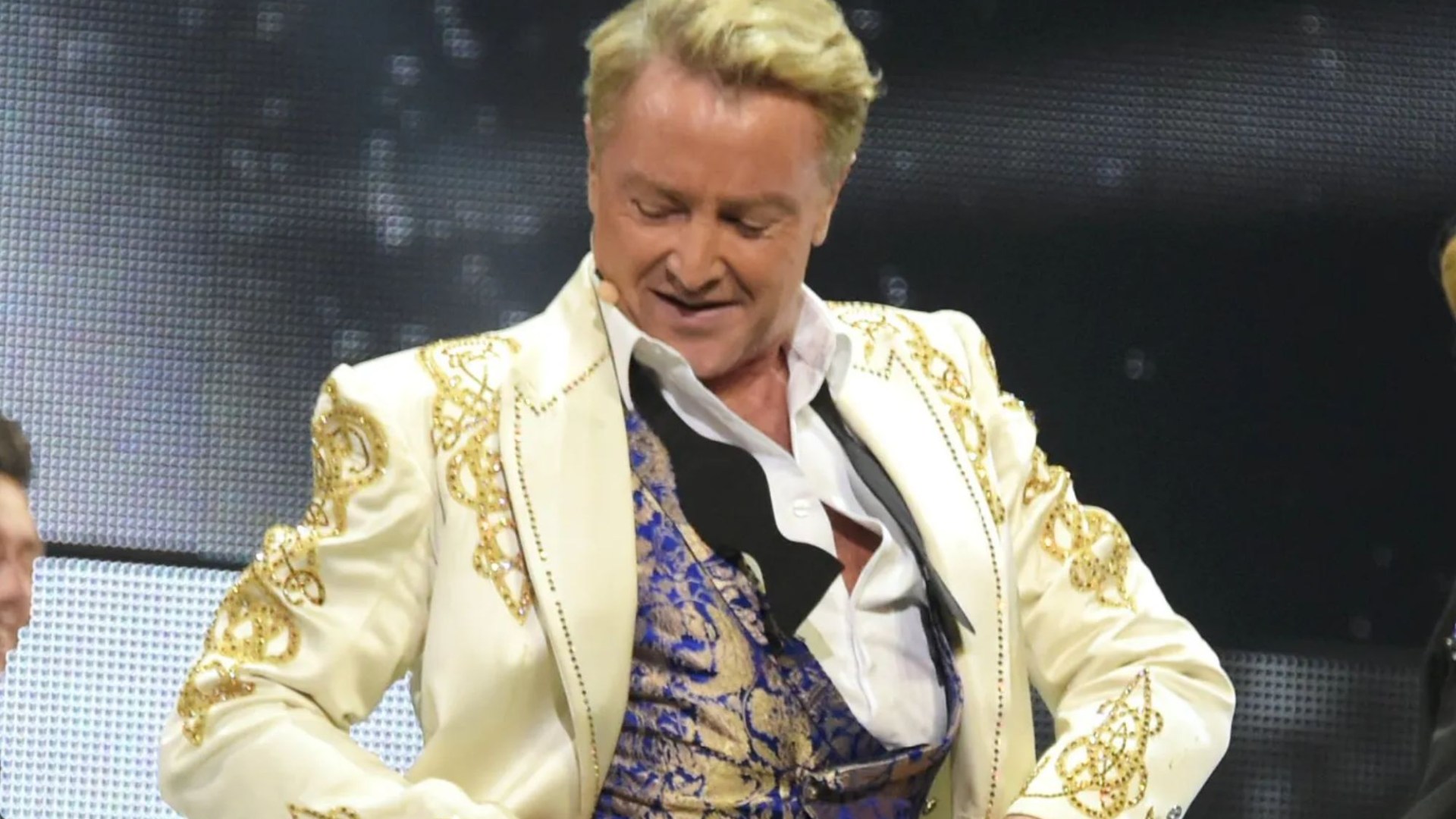 Michael Flatley vows to overtake RTE’s Toy Show flop with Christmas show as he opens up on turmoil of losing home [Video]
