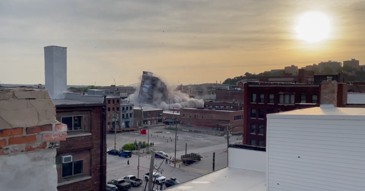 West Bottoms building imploded Sunday, making way for redevelopment plan [Video]