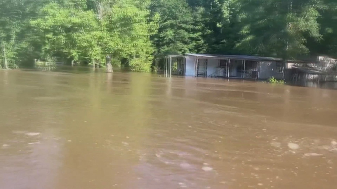 Volunteer firefighters deliver supplies to Jasper County residents still stranded by floodwaters [Video]