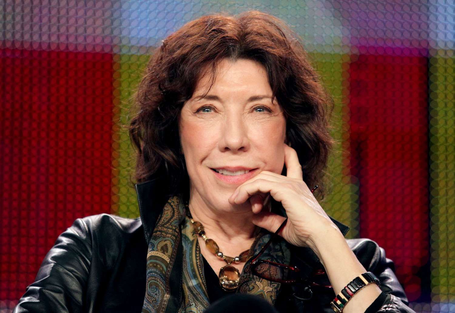 Lily Tomlin on Jennifer Aniston’s 9 to 5 Remake: ‘Working World Has Changed’ [Video]