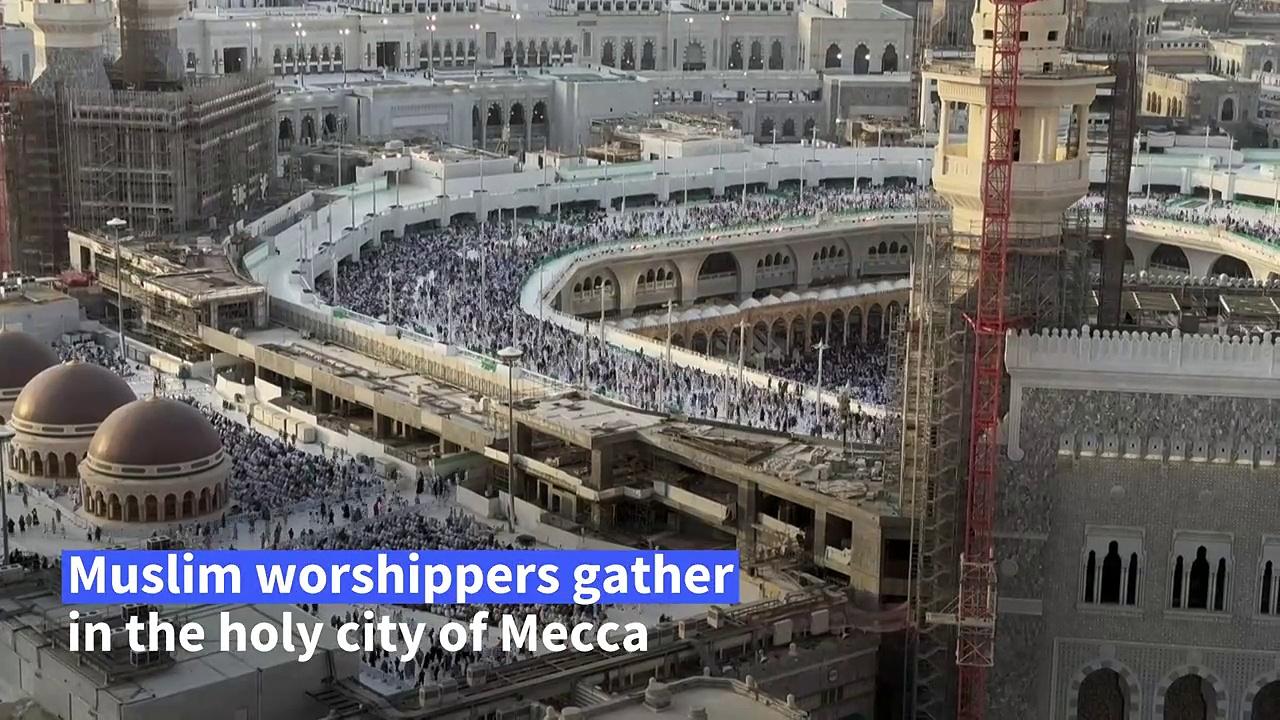Muslim pilgrims gather in holy Mecca ahead of [Video]