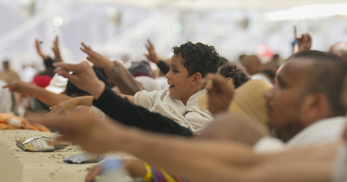 Pilgrims begin the final rites of Hajj as Muslims celebrate Eid al-Adha [Video]