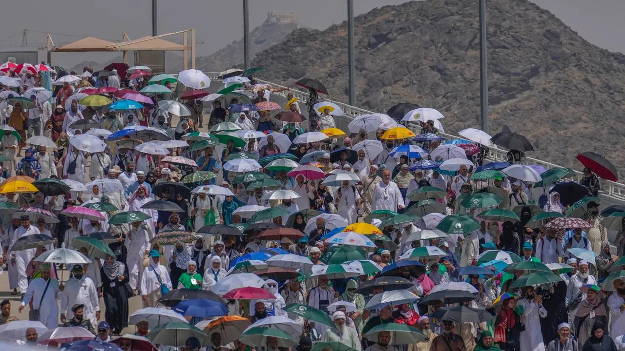 Muslim pilgrims complete Hajj as deadly triple-digit temps sear Mecca [Video]