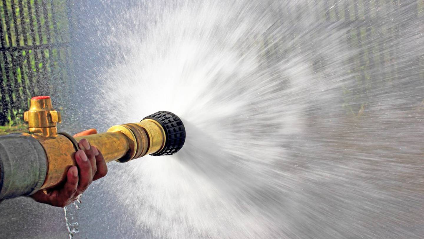 Local fire department helps keep kids cool in the heat  WHIO TV 7 and WHIO Radio [Video]
