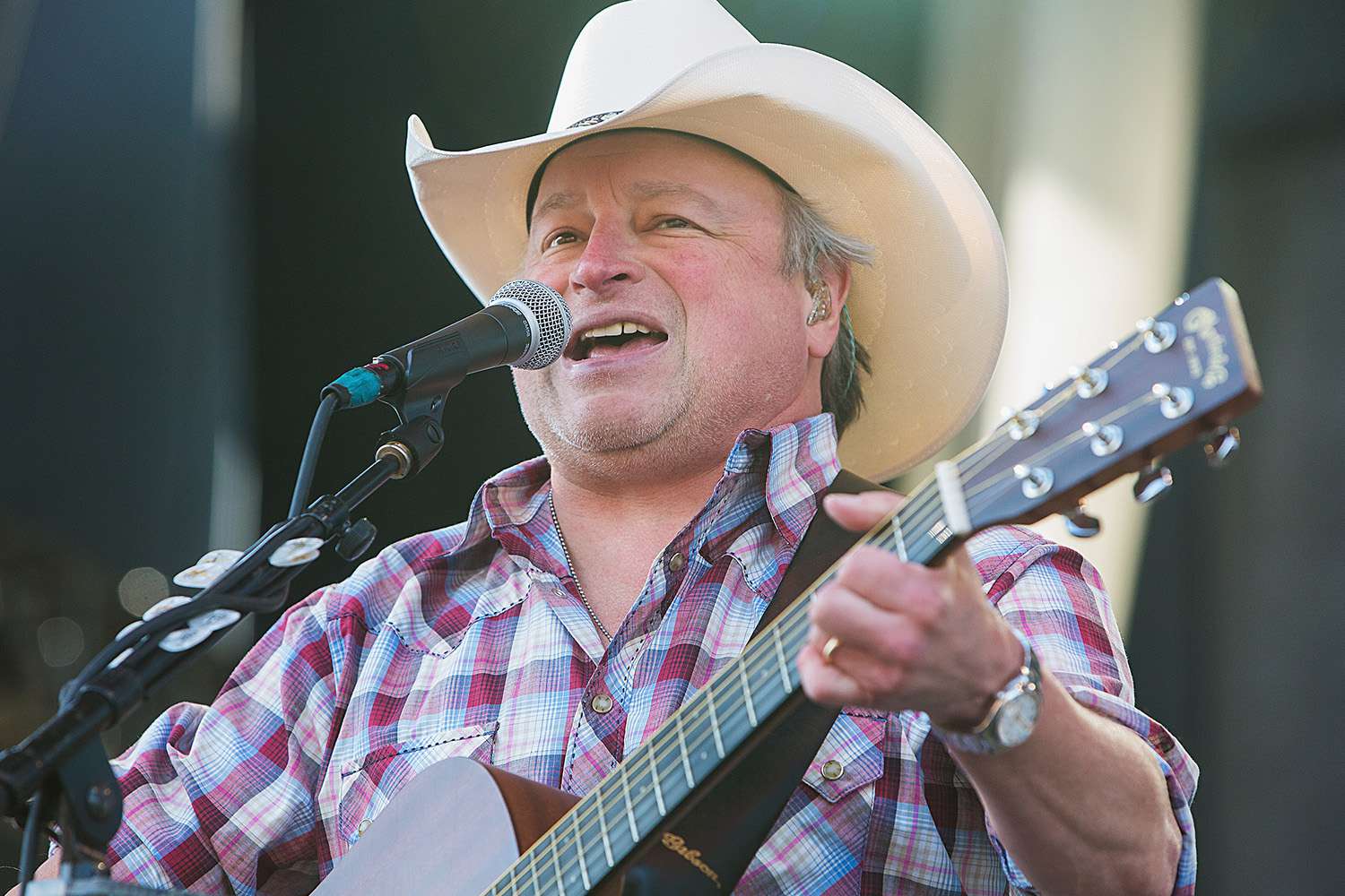 Country Legend Mark Chesnutt Recovering After Emergency Heart Surgery [Video]