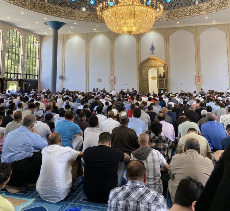 How to Attend Muslim Friday Prayer Service [Video]