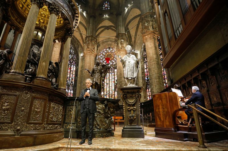Andrea Bocelli performs in empty Milan cathedral amidst coronavirus lockdown (VIDEO)