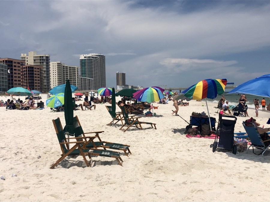 Officials warn of heat risks for beachgoers at Alabamas Gulf Coast [Video]
