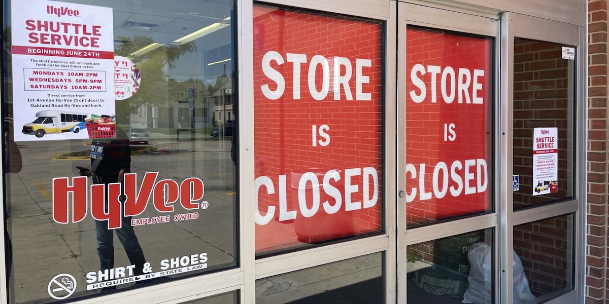 Hy-Vee offering free shuttle service after closing First Avenue location in Cedar Rapids [Video]