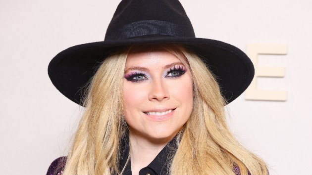 O Canada! Avril Lavigne receives prestigious honor from home country [Video]