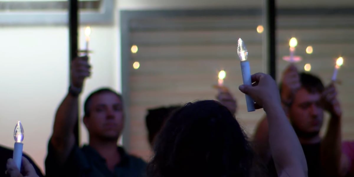 Town of Loranger prays for Brunett family at candlelight vigil [Video]