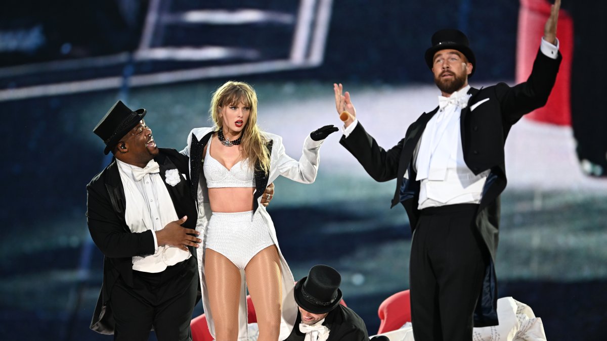Travis Kelce has best reaction to Taylor Swift cutout at London bar  NBC 6 South Florida [Video]