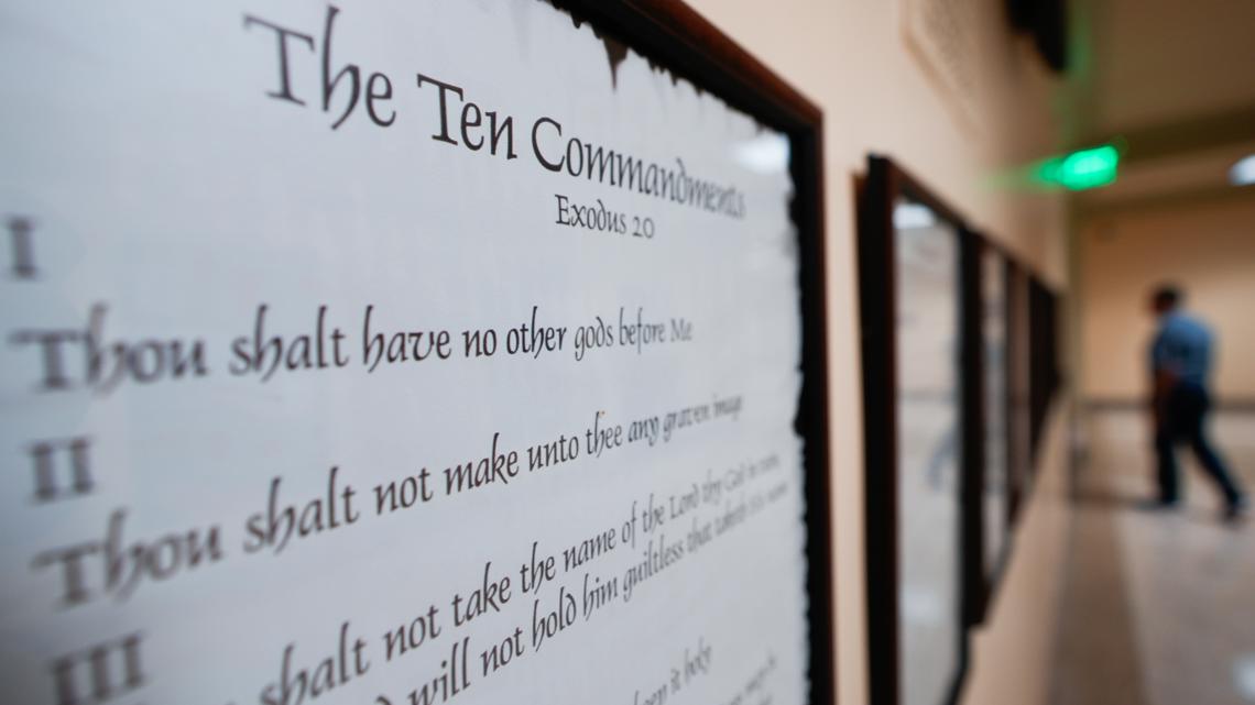How will new 10 Commandments classroom requirement be funded [Video]