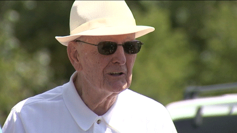 Stewart Roche continues to make holes-in-one at age 96 | Golf News and Tour Information [Video]