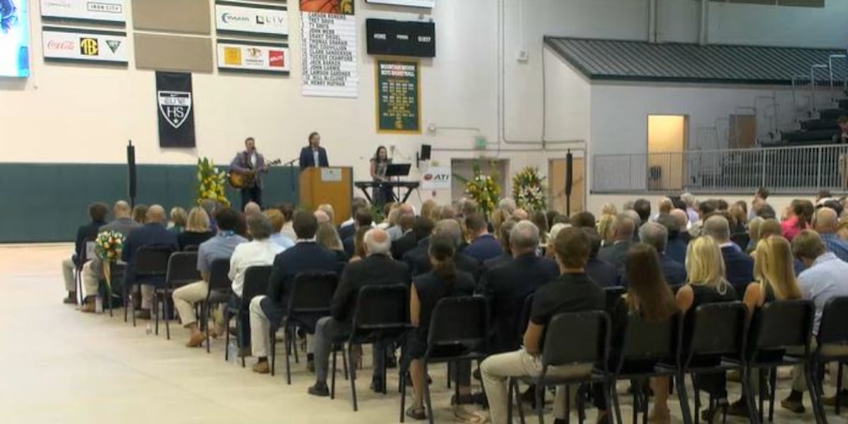 Mountain Brook community holds memorial in honor of longtime football coach [Video]